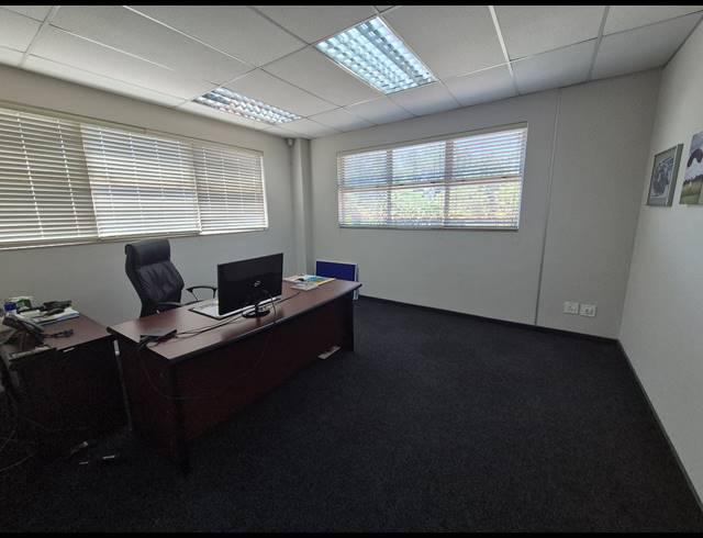 2,341M² WAREHOUSE TO LET IN LONGMEADOW